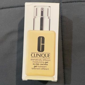 Clinique Dramatically Different Face Moisturizing Gel